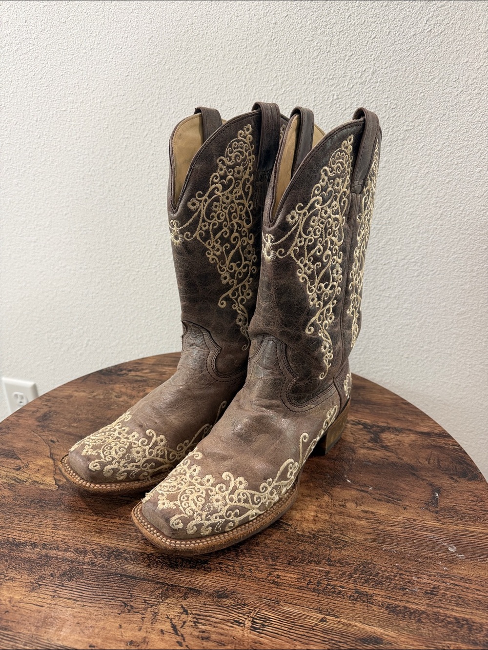 Women’s Brown Embroidered Western Boots - Classic Cowgirl Style
